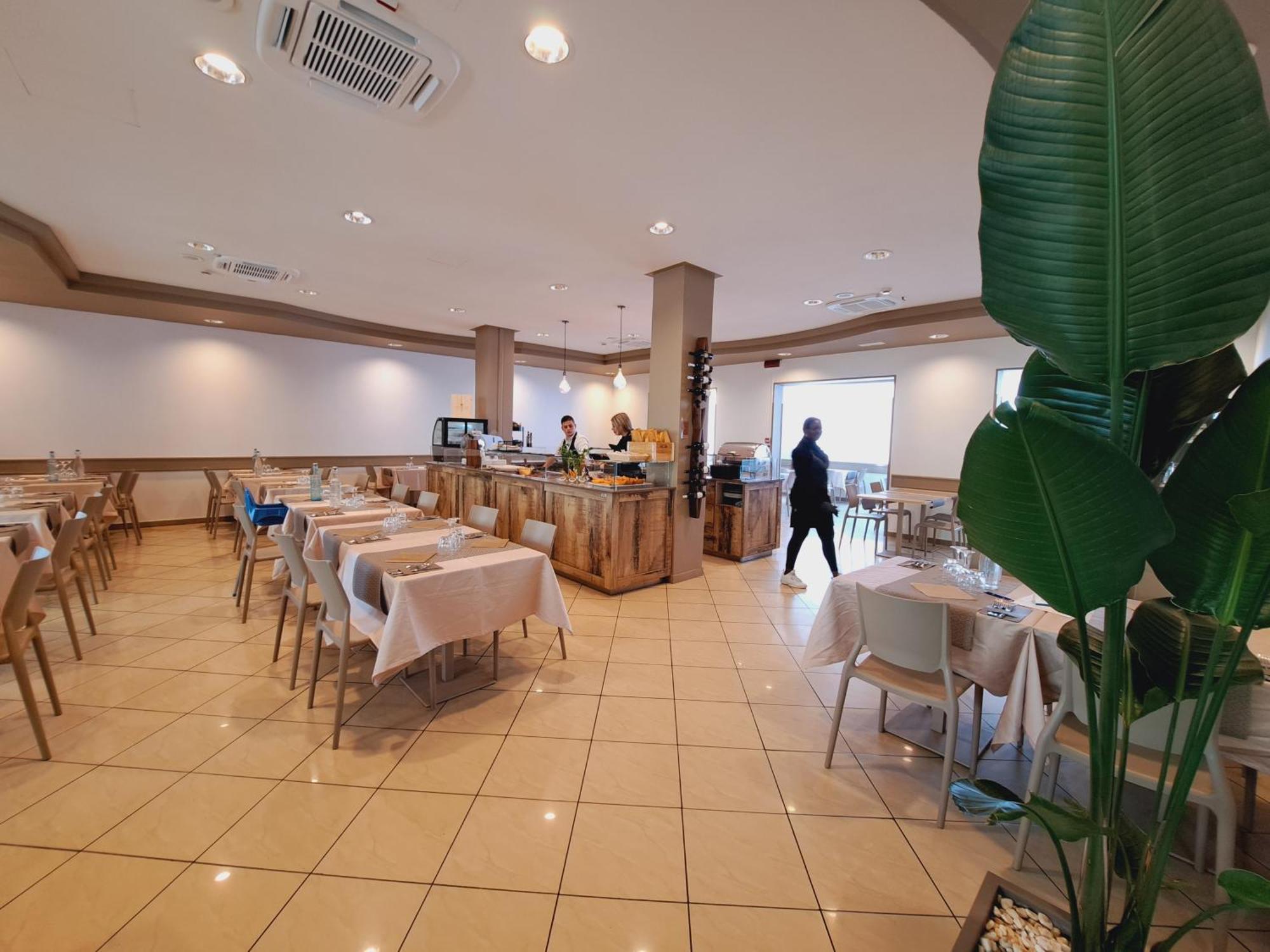 Hotel Butterfly Wellness & Spa Rimini Exterior photo