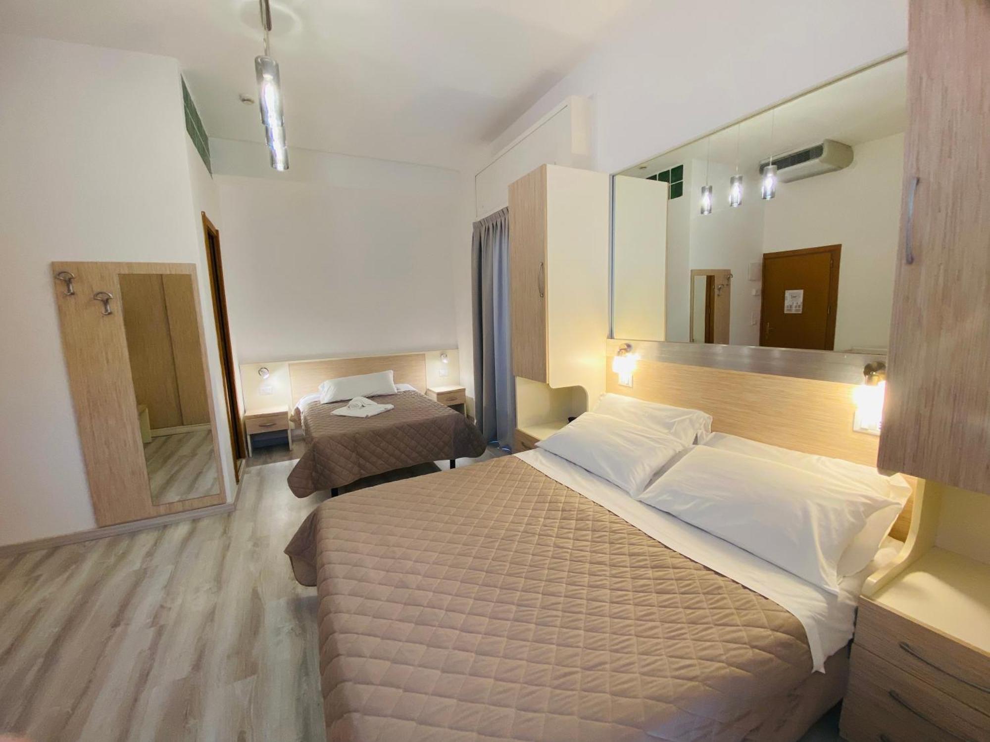 Hotel Butterfly Wellness & Spa Rimini Exterior photo